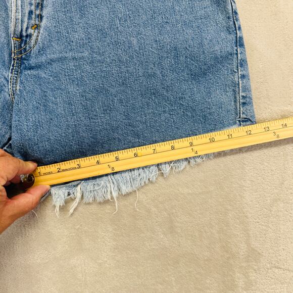 Vintage Levi's 555 Shorts Womens 14 Medium Wash Blue Denim Guy Fit Made in USA - Picture 8 of 8